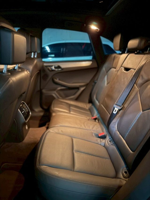 PORSCHE保時捷 MACAN  第8張相片