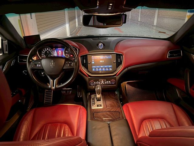 MASERATI瑪莎拉蒂 GHIBLI SQ4  第6張相片