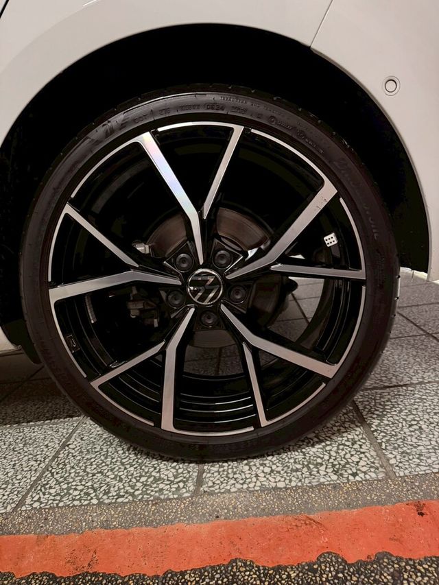 VOLKSWAGEN福斯 GOLF  第13張相片