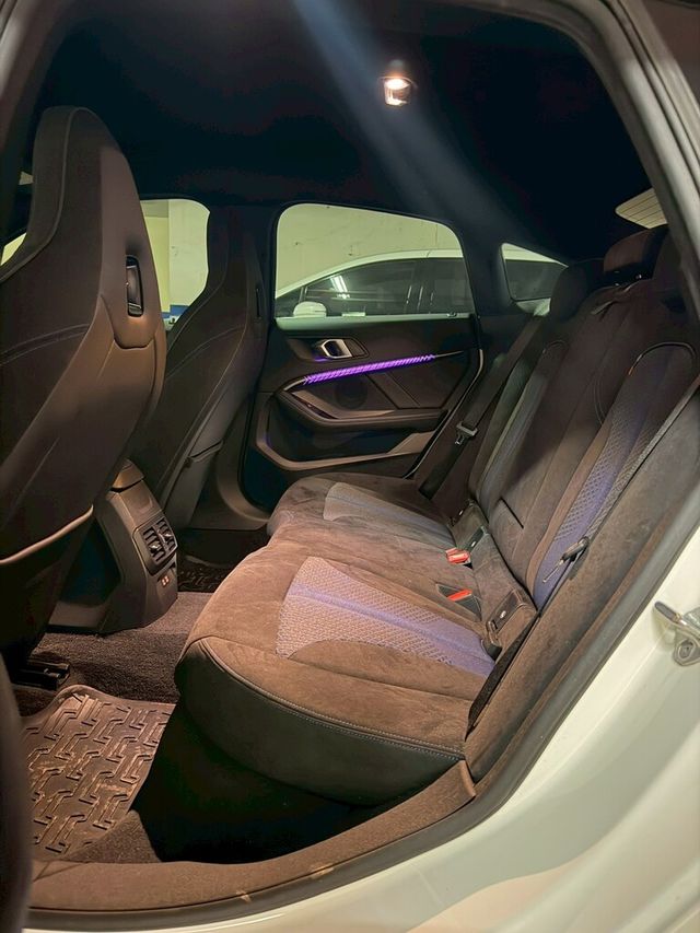 BMW寶馬 218I M SPORT  第8張相片