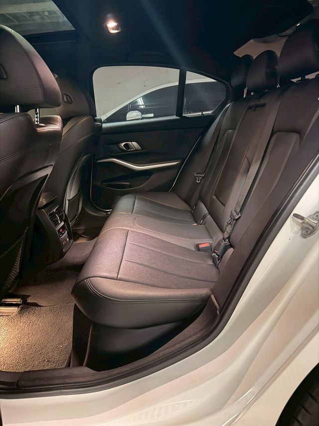 BMW寶馬 330I  第7張相片