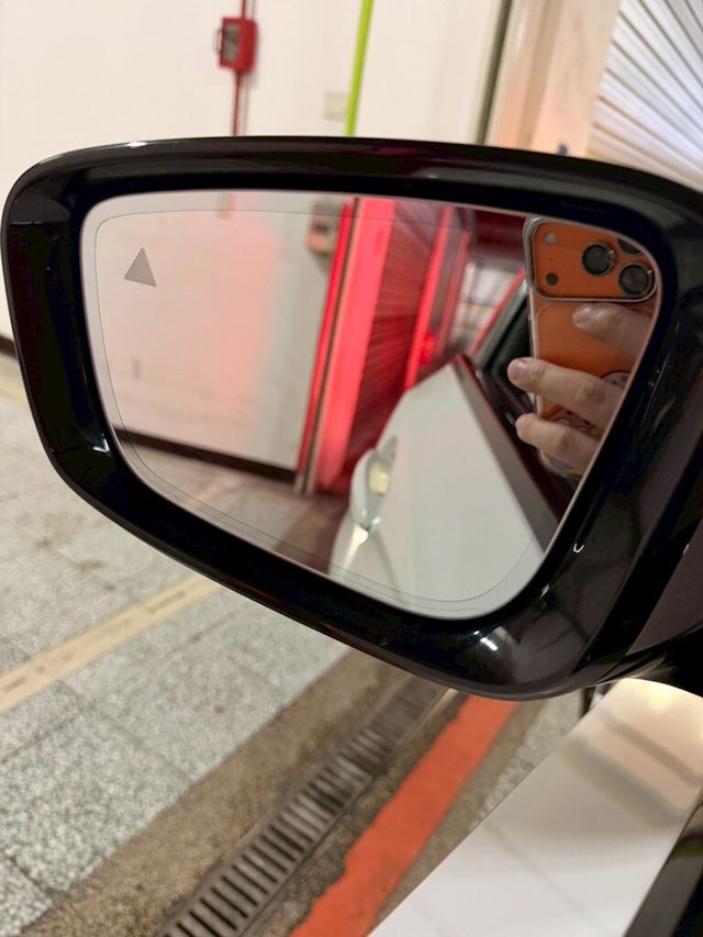 BMW寶馬 330I  第8張相片