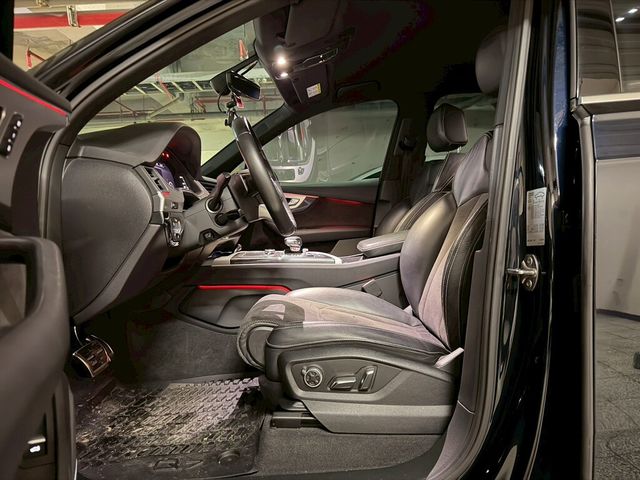 AUDI奧迪 Q7  第7張相片