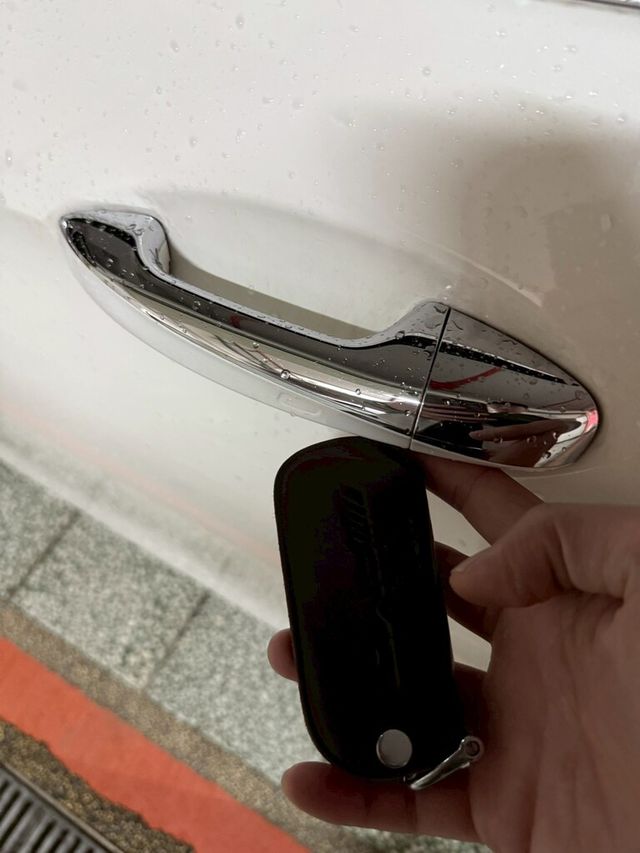 M-BENZ賓士 E220D  第9張相片