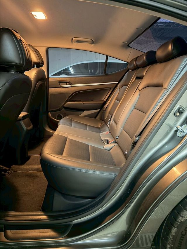 HYUNDAI現代 ELANTRA  第7張相片