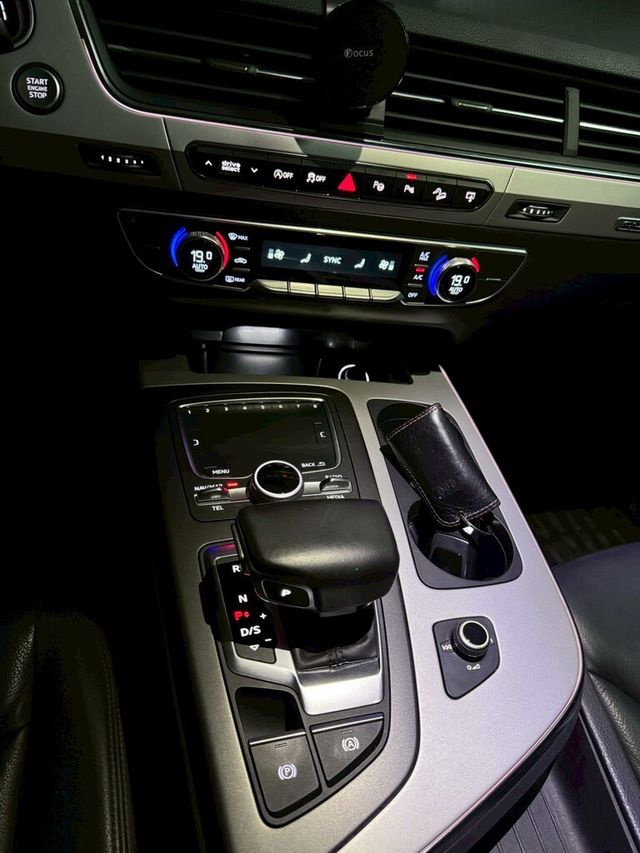 AUDI奧迪 Q7  第15張相片