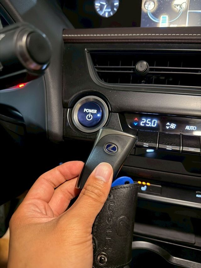 LEXUS凌志 UX250H  第14張相片