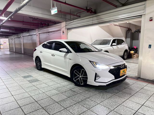 HYUNDAI現代 ELANTRA  第1張相片