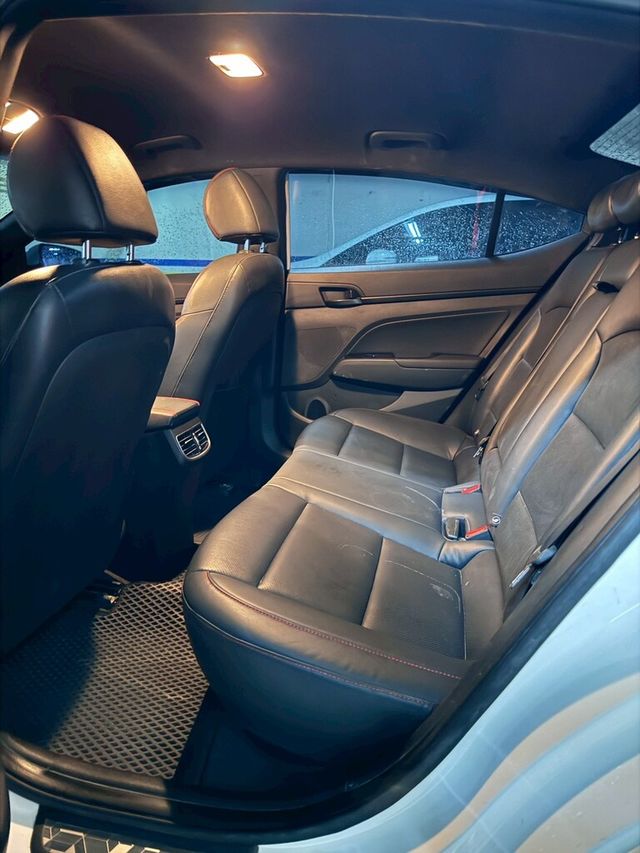 HYUNDAI現代 ELANTRA  第7張相片
