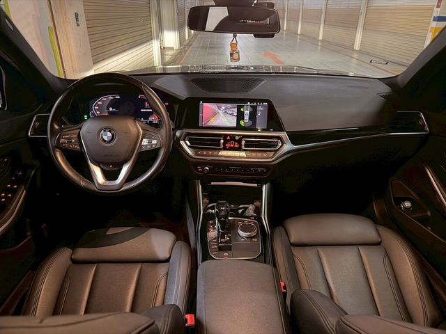 BMW寶馬 330I  第6張相片