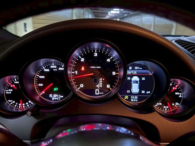 PORSCHE保時捷 CAYENNE  第12張相片
