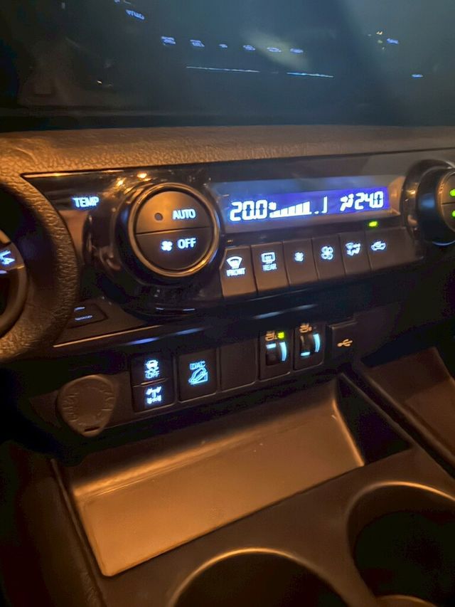 TOYOTA豐田 HILUX  第15張相片
