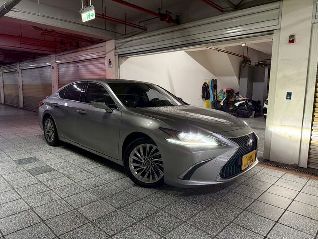 LEXUS凌志 ES300H  第1張相片