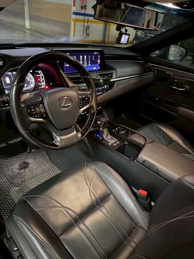 LEXUS凌志 ES300H  第6張相片