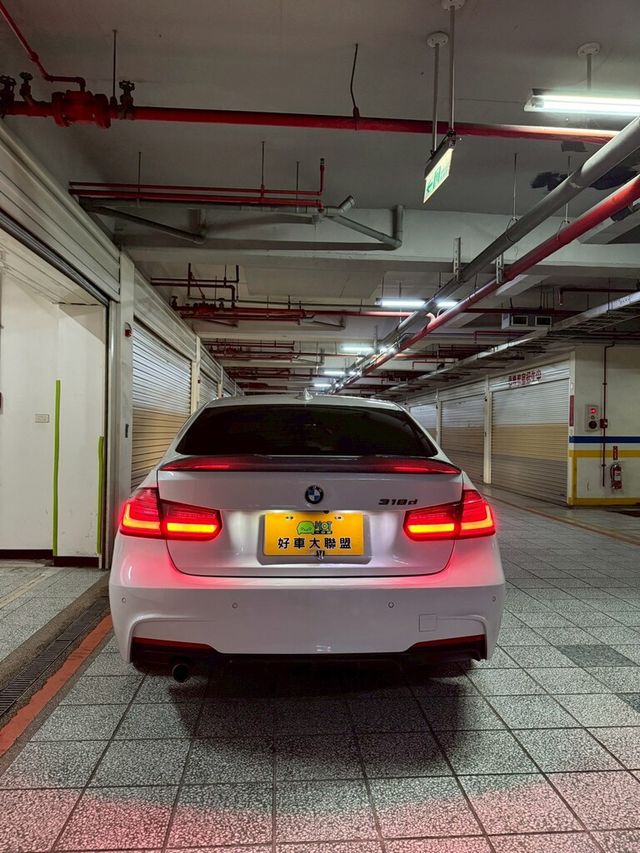 BMW寶馬 318D SEDAN  第4張相片
