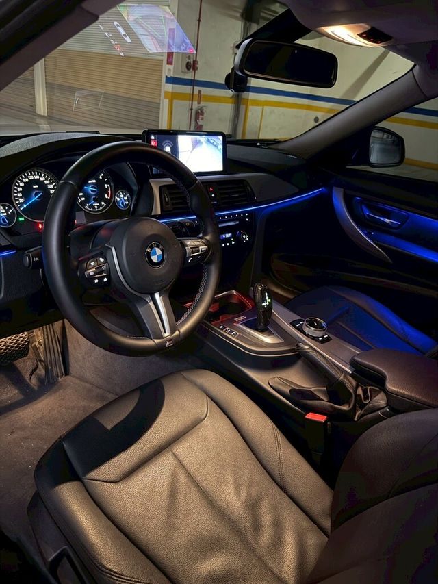 BMW寶馬 318D SEDAN  第6張相片