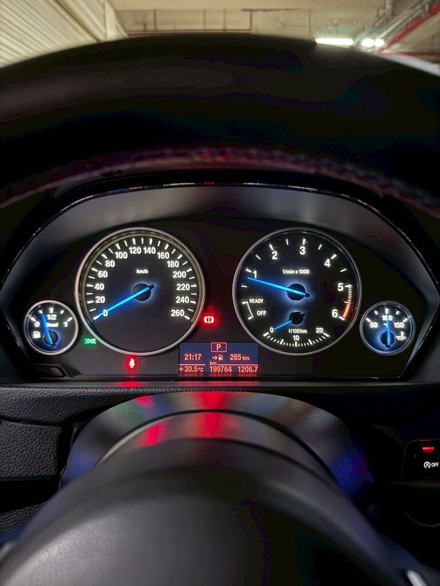 BMW寶馬 318D SEDAN  第11張相片