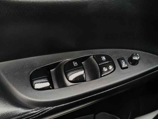NISSAN日產 TIIDA  第18張相片
