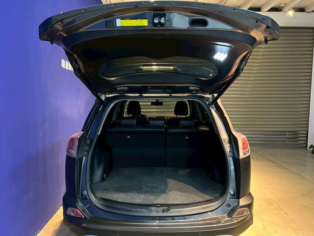 TOYOTA豐田 RAV4  第6張相片