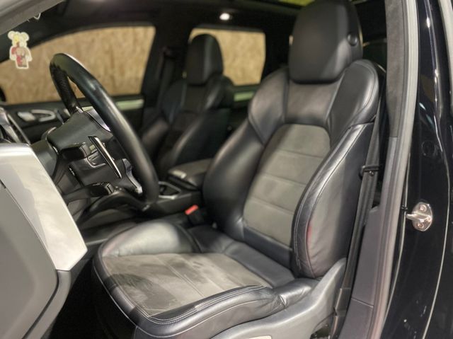 PORSCHE保時捷 CAYENNE  第14張相片