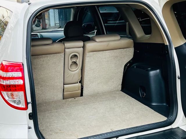 TOYOTA豐田 RAV4  第6張相片