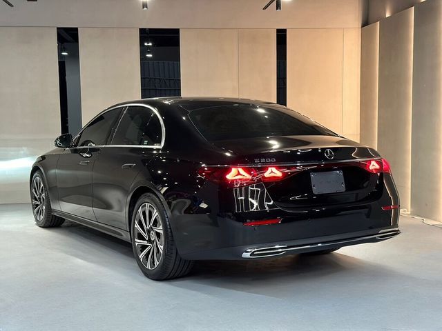M-BENZ賓士 E200  第13張相片