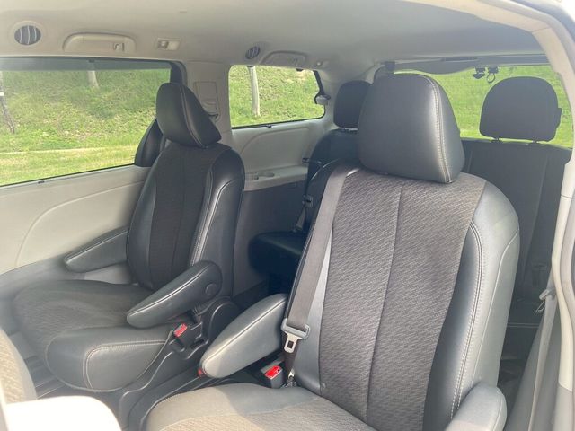 TOYOTA豐田 SIENNA  第10張相片