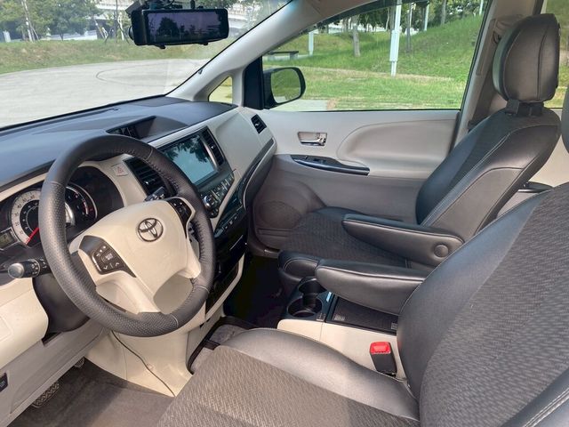 TOYOTA豐田 SIENNA  第14張相片