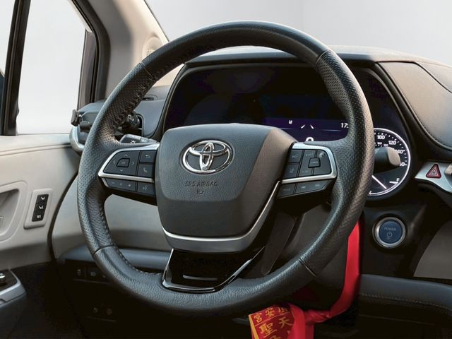 TOYOTA豐田 SIENNA  第4張相片