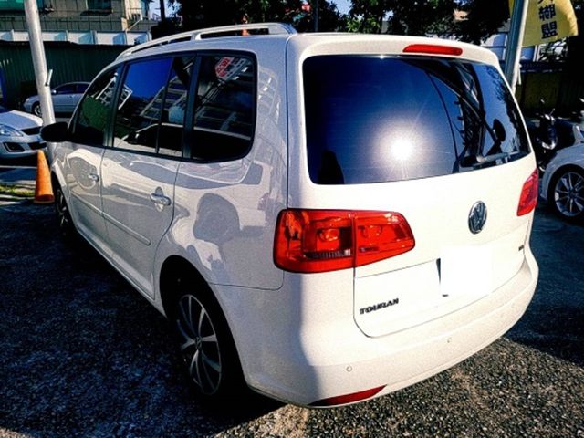 VOLKSWAGEN福斯 TOURAN  第2張相片