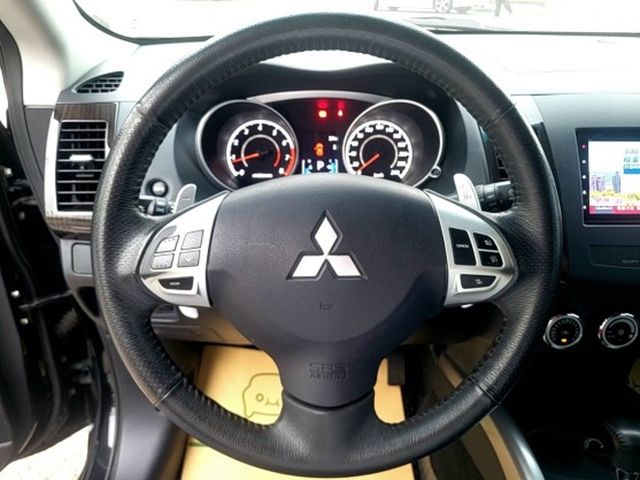 MITSUBISHI三菱 OUTLANDER  第9張相片
