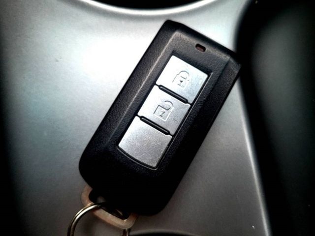 MITSUBISHI三菱 OUTLANDER  第18張相片