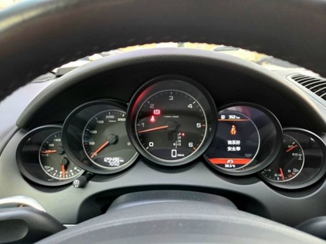 PORSCHE保時捷 CAYENNE  第11張相片