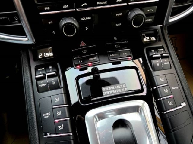 PORSCHE保時捷 CAYENNE  第16張相片