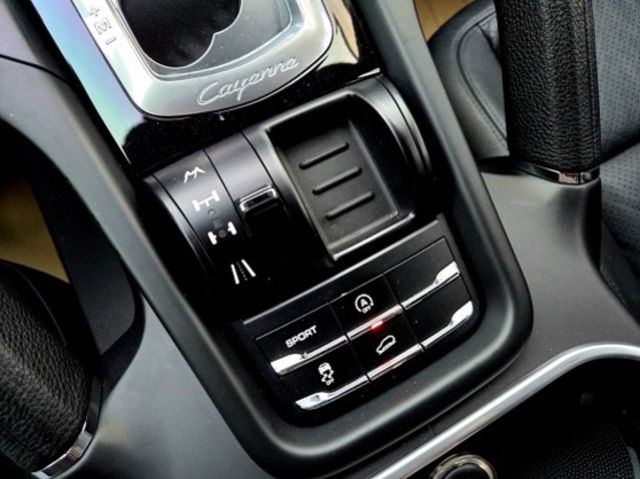 PORSCHE保時捷 CAYENNE  第17張相片