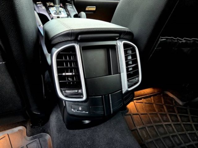 PORSCHE保時捷 CAYENNE  第18張相片