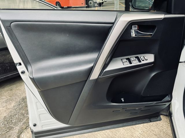 已深耕內湖21年的老店!一手車/Garmin衛星導航/Apple Carplay/原鈑件/漂亮車/家庭用車  第7張相片