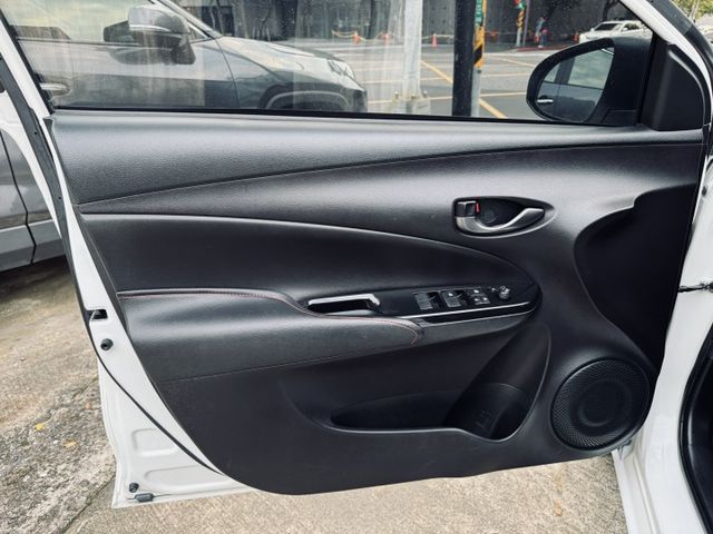 已深耕內湖21年的老店!原鈑件/頂級S版/免鑰匙/環景影像/安卓機/只跑3萬公里/極新  第7張相片