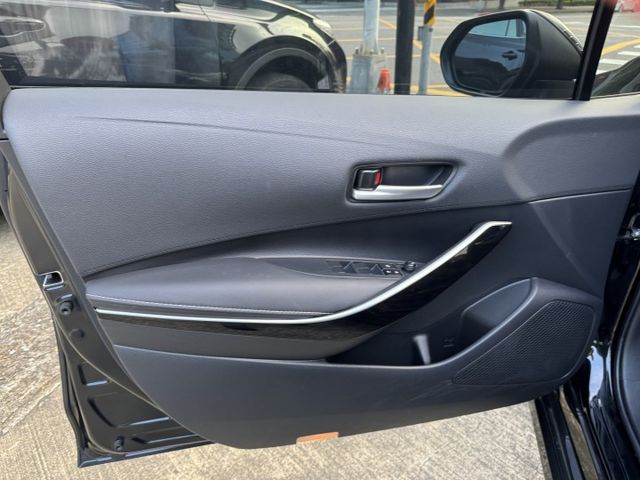 已深耕內湖21年的老店!一手車/ikey免鑰匙/AppleCarplay/倒車影像/藍芽/盲點偵測/極新/  第8張相片