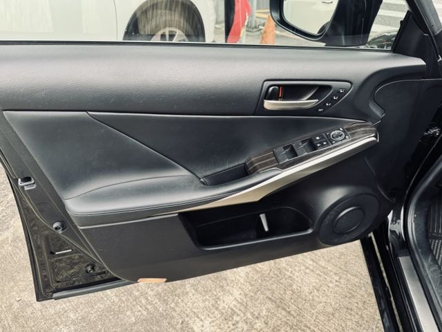 已深耕內湖21年的老店!/一手車/原鈑件/僅跑6萬公里/原廠保養/ACC跟車/通風座椅/雙邊電動椅/  第8張相片