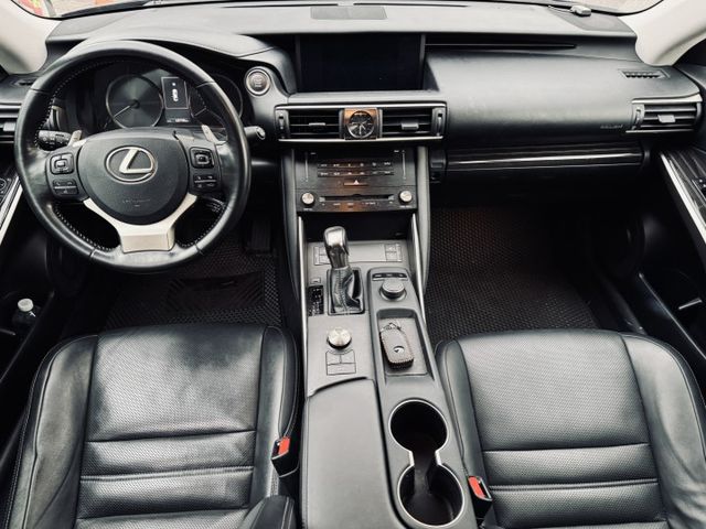 已深耕內湖21年的老店!/一手車/原鈑件/僅跑6萬公里/原廠保養/ACC跟車/通風座椅/雙邊電動椅/  第9張相片