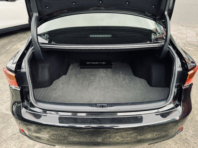 已深耕內湖21年的老店!/一手車/原鈑件/僅跑6萬公里/原廠保養/ACC跟車/通風座椅/雙邊電動椅/  第12張相片