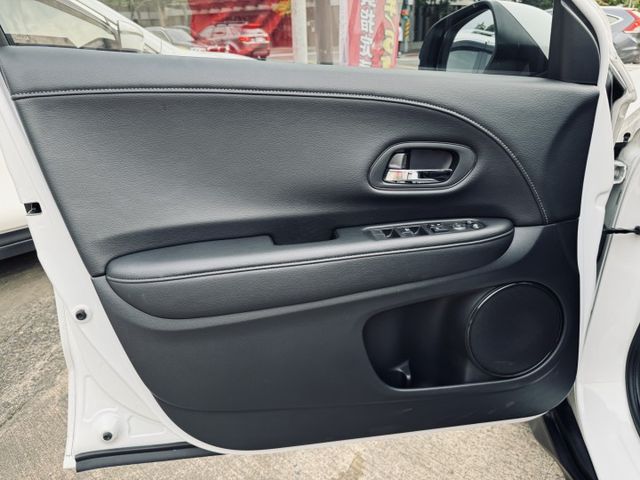 已深耕內湖21年的老店!原鈑件/安卓機/IKEY/恆溫空調/CarPlay/電子手剎車/Auto Hold  第7張相片