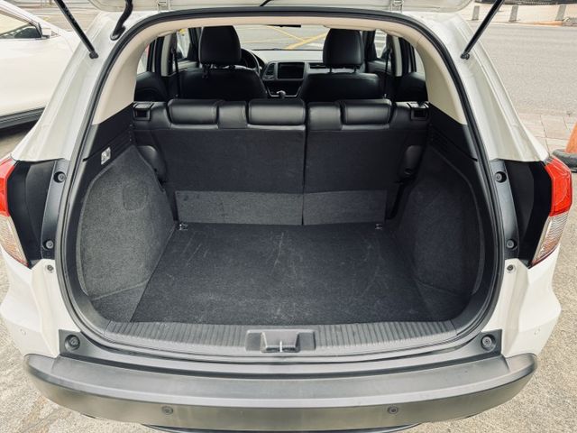 已深耕內湖21年的老店!原鈑件/安卓機/IKEY/恆溫空調/CarPlay/電子手剎車/Auto Hold  第14張相片