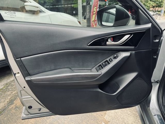 已深耕內湖21年的老店!原鈑件/5門掀背/導航/倒車影像/恆溫空調/年輕人首選  第7張相片