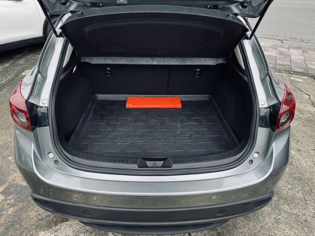 已深耕內湖21年的老店!原鈑件/5門掀背/導航/倒車影像/恆溫空調/年輕人首選  第15張相片