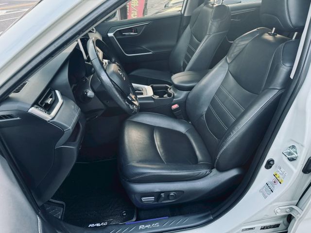 已深耕內湖22年的老店!一手車/Apple Carplay/僅跑4萬/還景影像/前雷達/抬頭顯示器/盲點偵測  第8張相片
