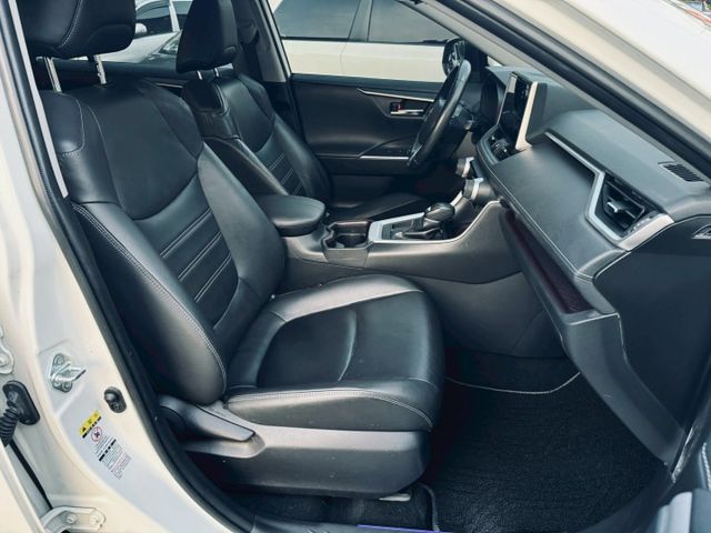 已深耕內湖22年的老店!一手車/Apple Carplay/僅跑4萬/還景影像/前雷達/抬頭顯示器/盲點偵測  第14張相片