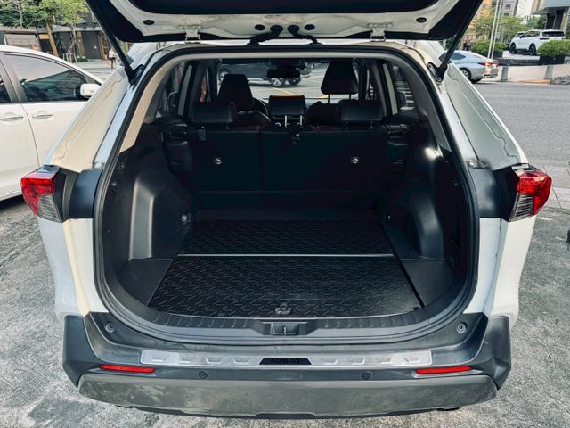 已深耕內湖22年的老店!一手車/Apple Carplay/僅跑4萬/還景影像/前雷達/抬頭顯示器/盲點偵測  第15張相片