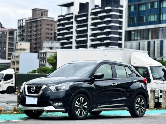 KICKS  第1張相片